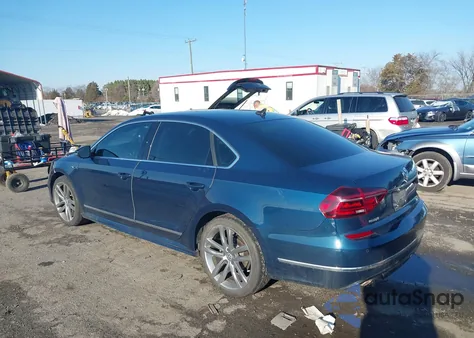 2019 Volkswagen Passat 2.0T Se R-Line z USA, uszkodzony, nr VIN 1VWMA7A37KC012760